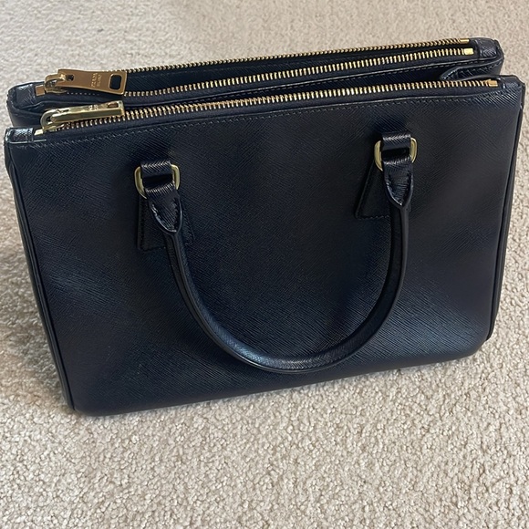 Prada Saffiano Lux - Picture 4 of 9